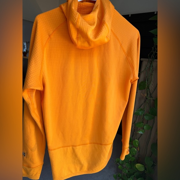 Patagonia Men’s Orange R1 with hood Size small - Picture 4 of 8